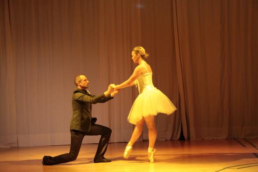 ElenaLara in Schwanensee 31